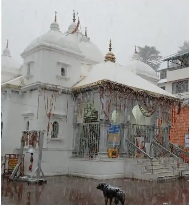 यमुनोत्री और गंगोत्री धाम में हुई बर्फबारी
