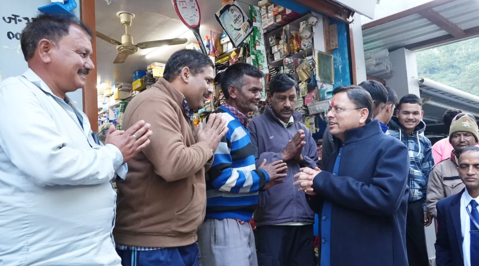 गैरसैंण रवाना हुए मुख्यमंत्री धामी, गौचर-कर्णप्रयाग में पुष्पवर्षा से स्वागत…